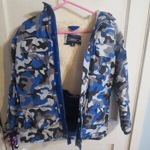 Landsend Unisex Childs Hooded Blue Camo Coat Size Med.